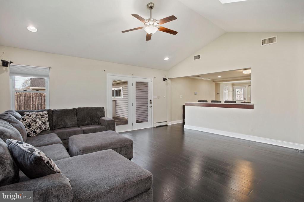 37 Outlook Ln