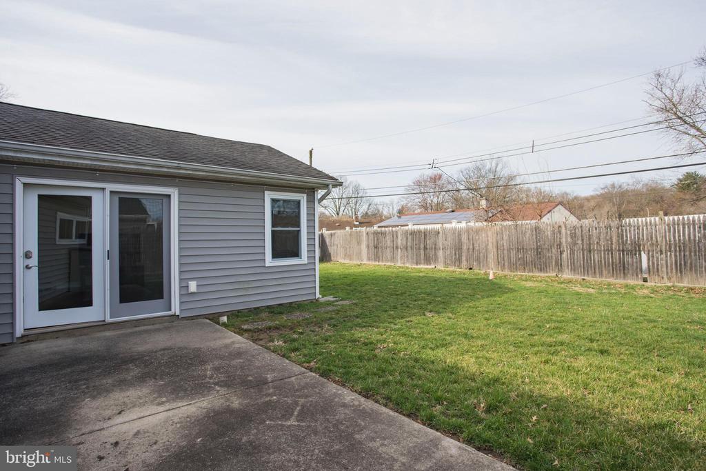 37 Outlook Ln