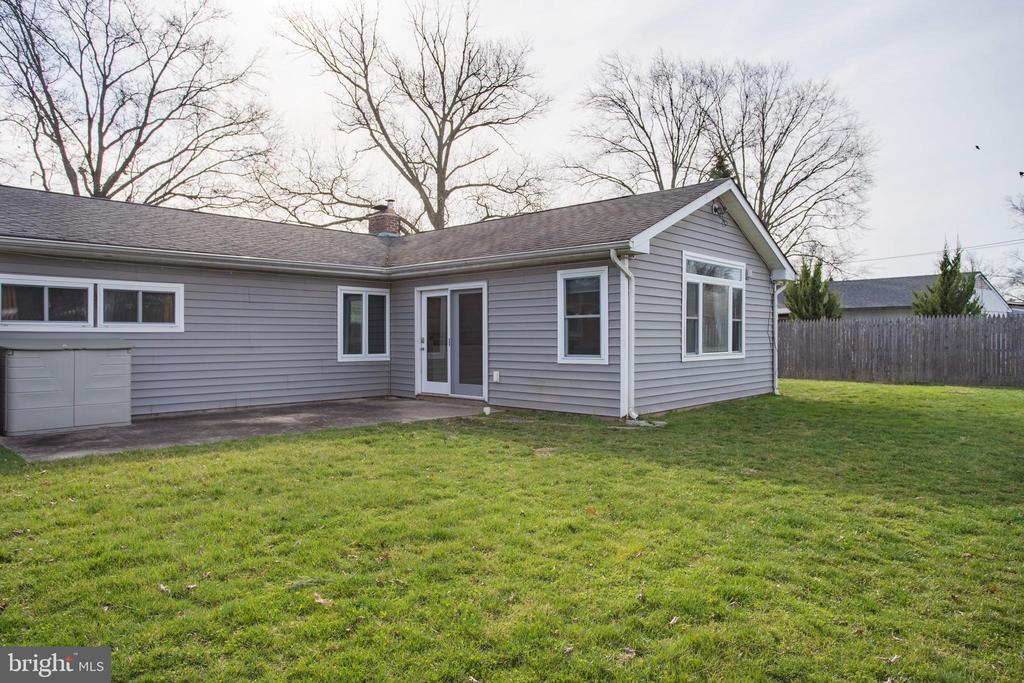 37 Outlook Ln