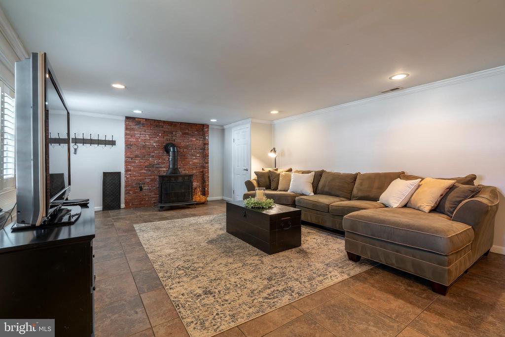 261 FAIRHILL DRIVE