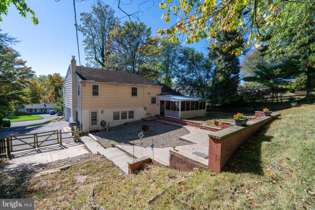 261 FAIRHILL DRIVE
