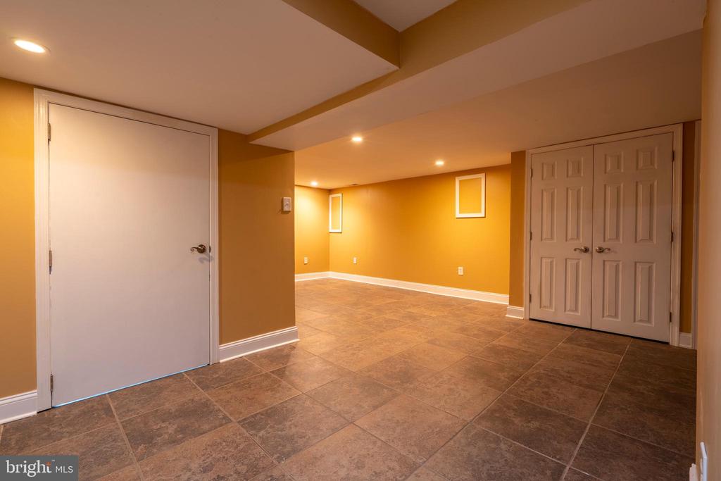 261 FAIRHILL DRIVE