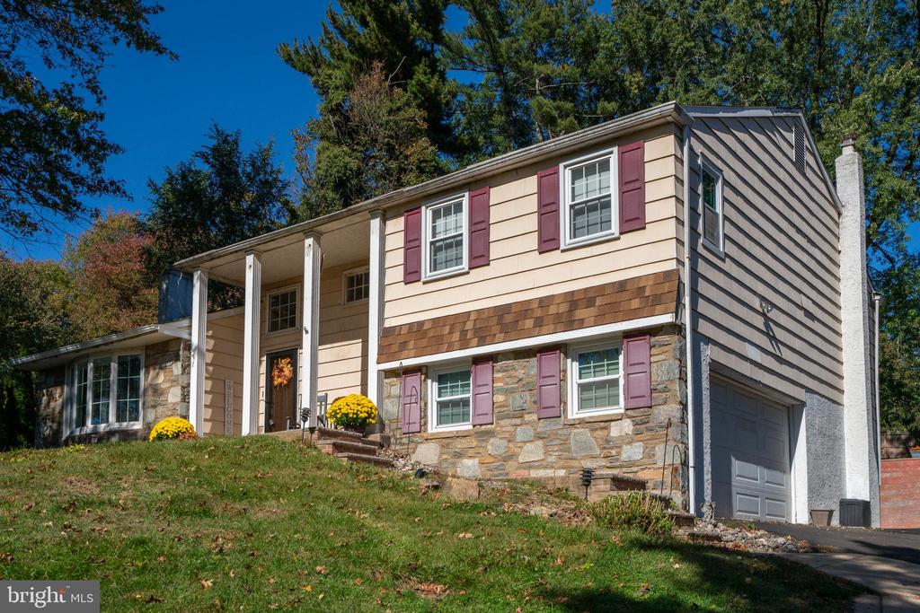 261 FAIRHILL DRIVE