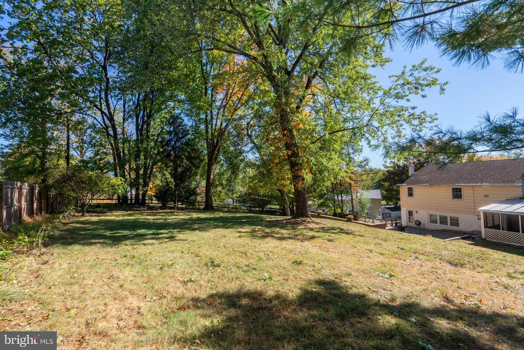 261 FAIRHILL DRIVE