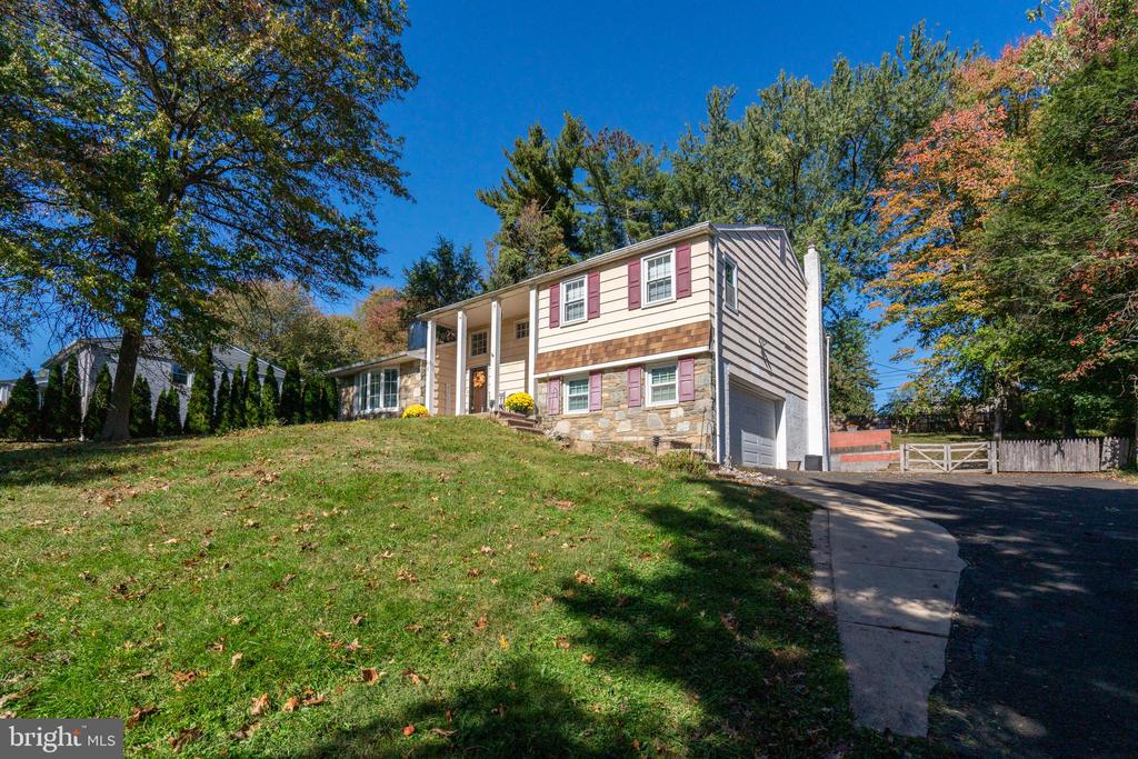 261 FAIRHILL DRIVE