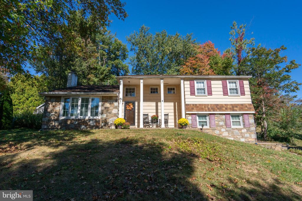 261 FAIRHILL DRIVE