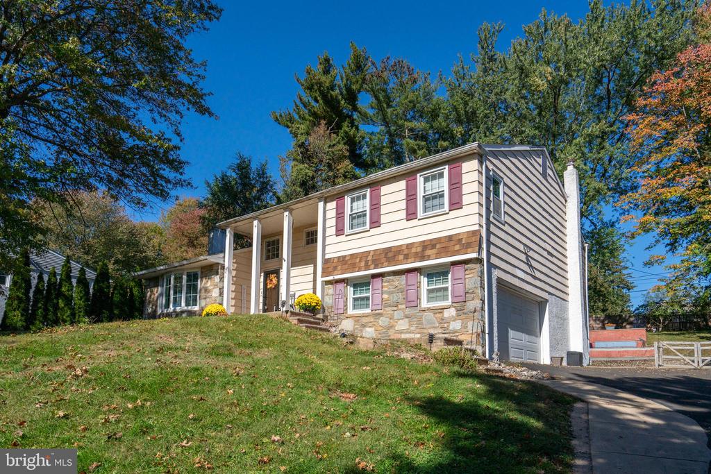 261 FAIRHILL DRIVE