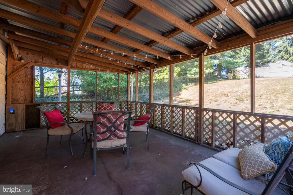 261 FAIRHILL DRIVE