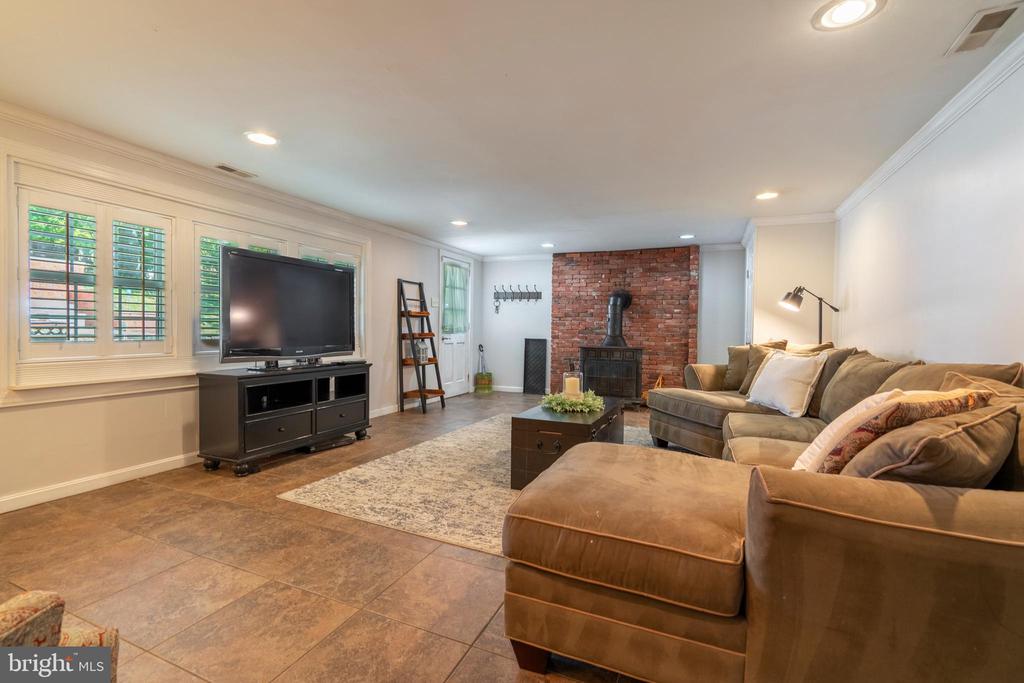 261 FAIRHILL DRIVE