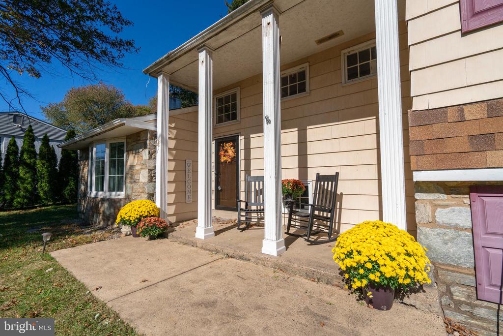 261 FAIRHILL DRIVE