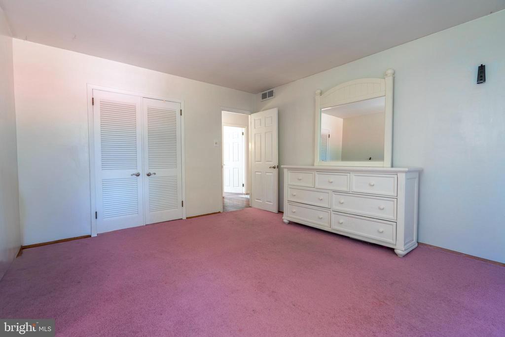 261 FAIRHILL DRIVE