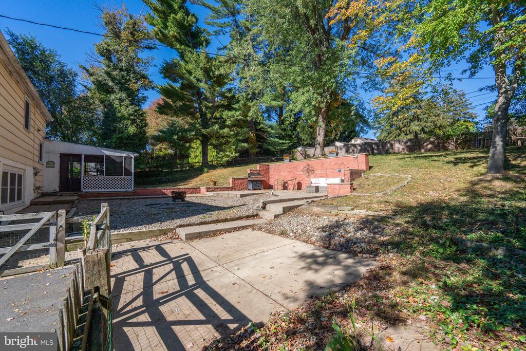 261 FAIRHILL DRIVE
