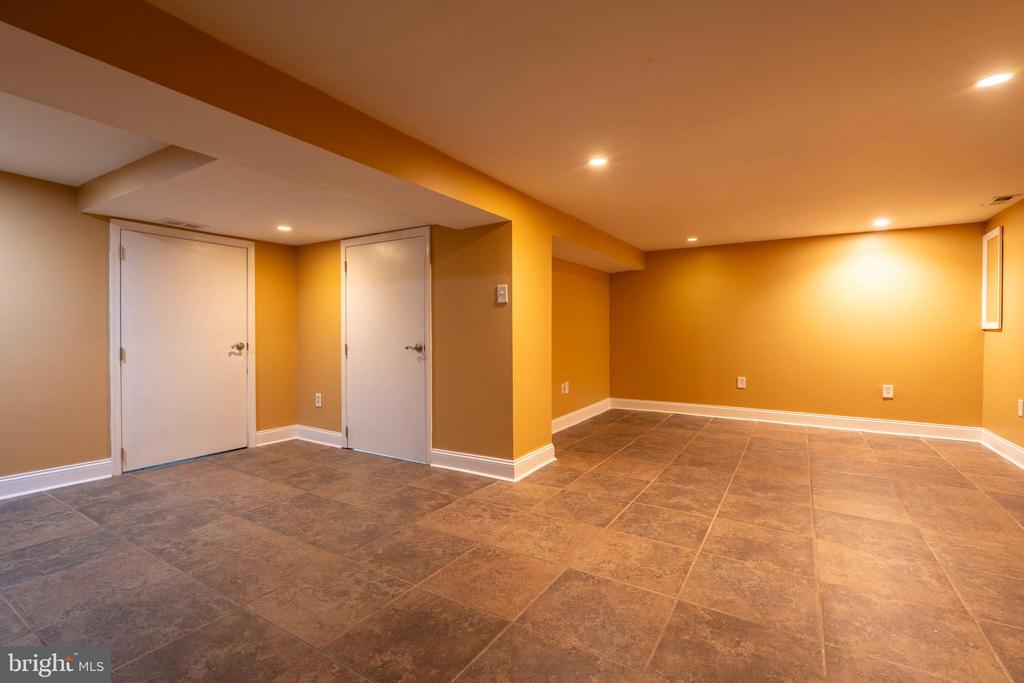 261 FAIRHILL DRIVE
