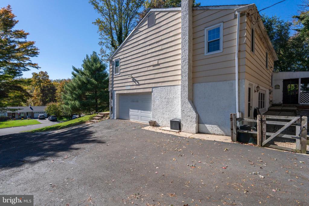 261 FAIRHILL DRIVE