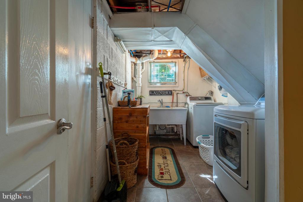 261 FAIRHILL DRIVE