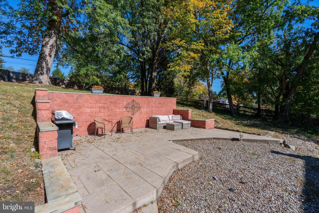 261 FAIRHILL DRIVE