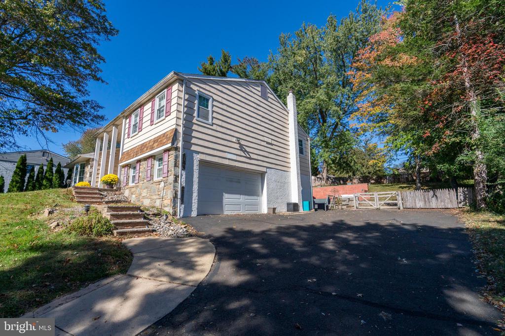 261 FAIRHILL DRIVE