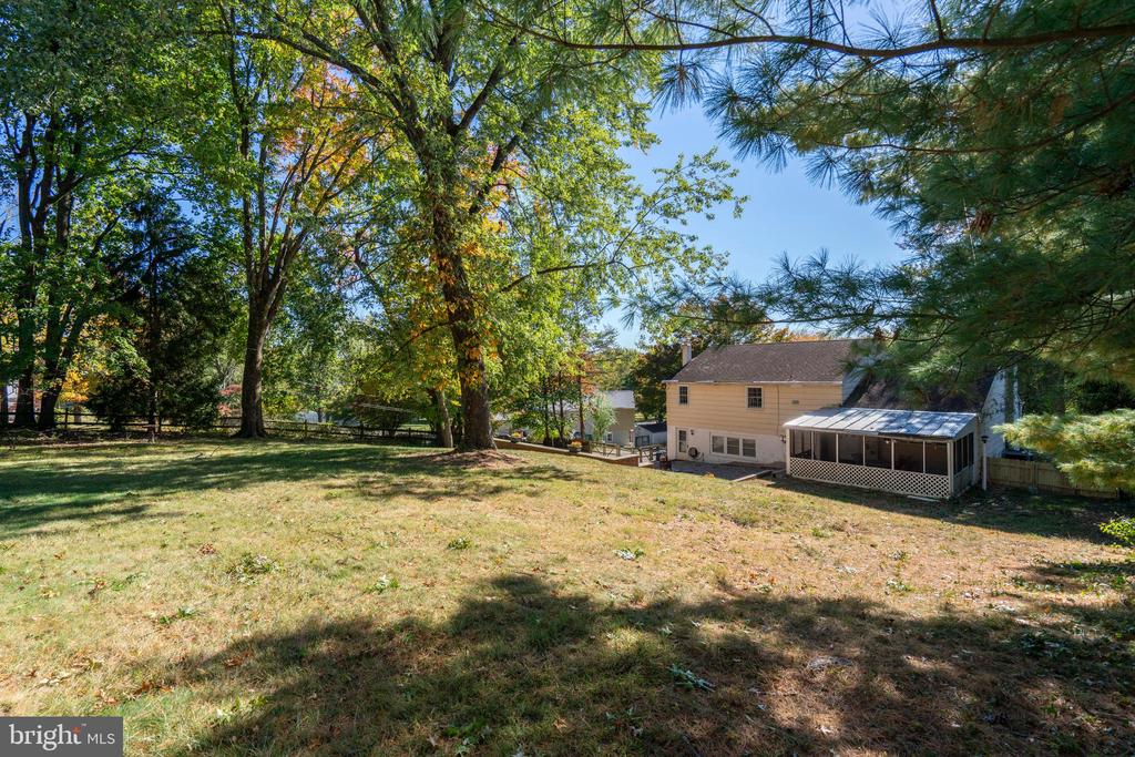 261 FAIRHILL DRIVE