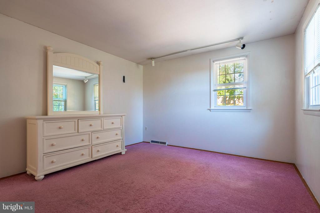 261 FAIRHILL DRIVE