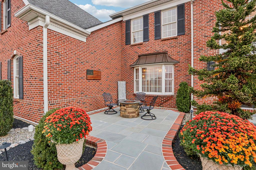 433 ELIZABETH WAY