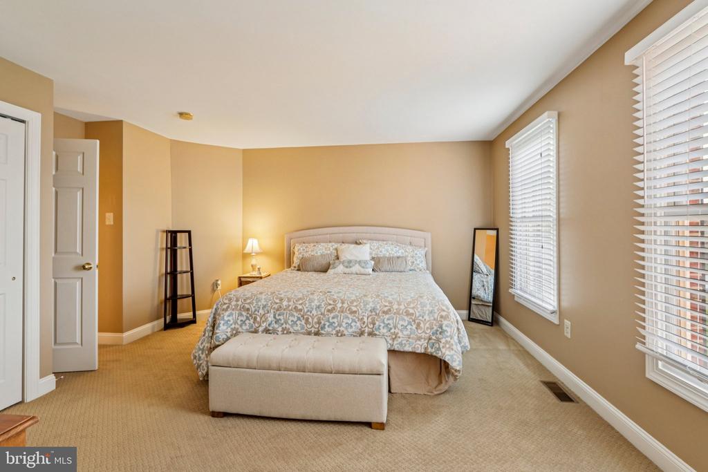 433 ELIZABETH WAY