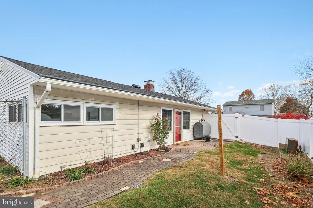 11 CRIMSON KING LANE