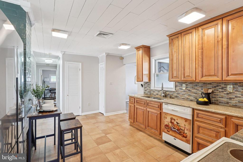 11 CRIMSON KING LANE