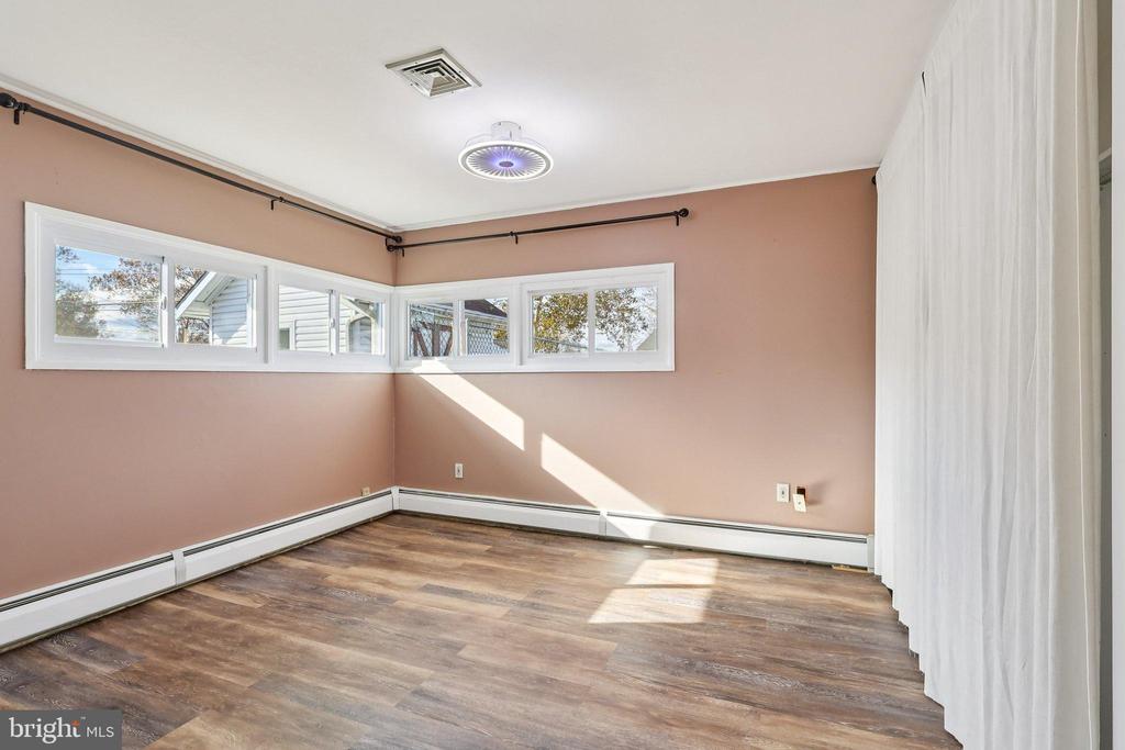 11 CRIMSON KING LANE