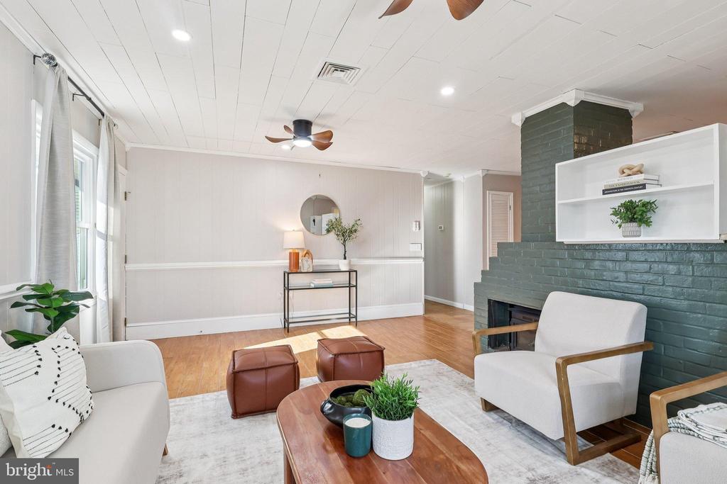 11 CRIMSON KING LANE