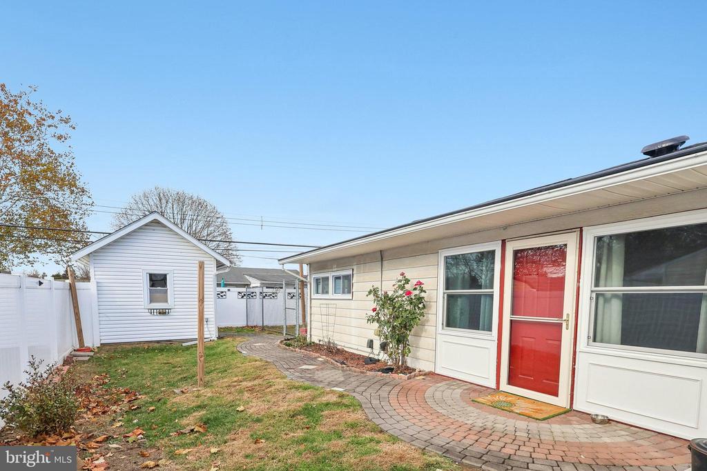 11 CRIMSON KING LANE