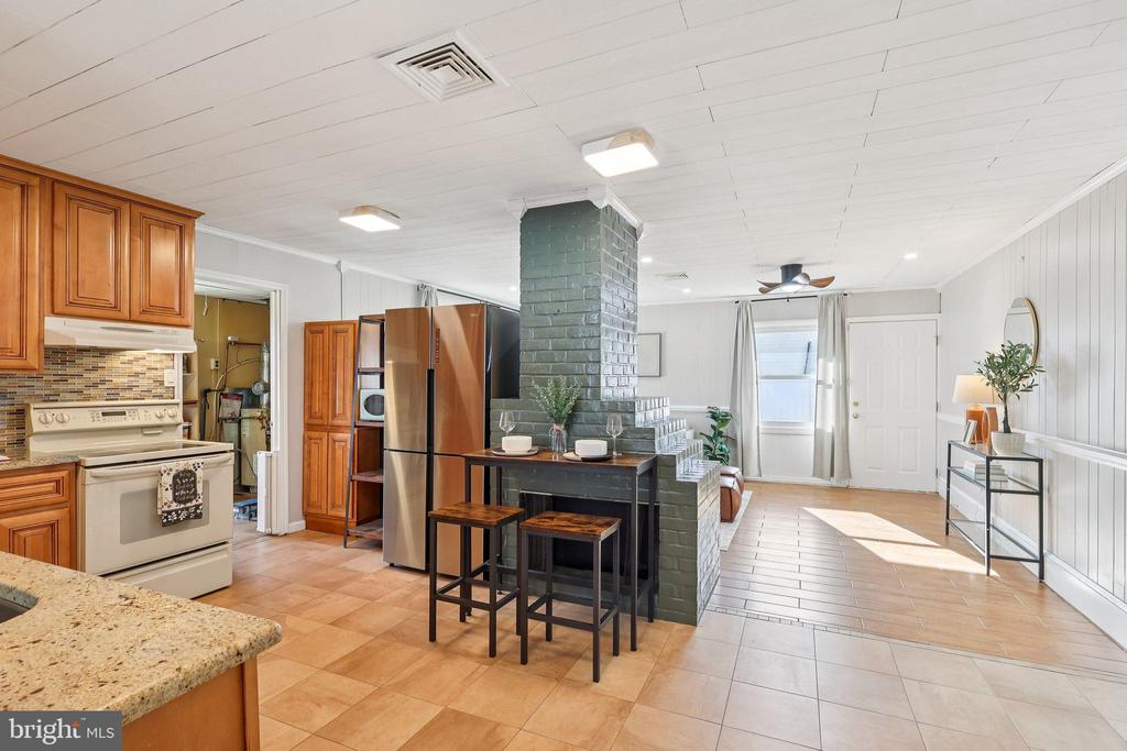 11 CRIMSON KING LANE