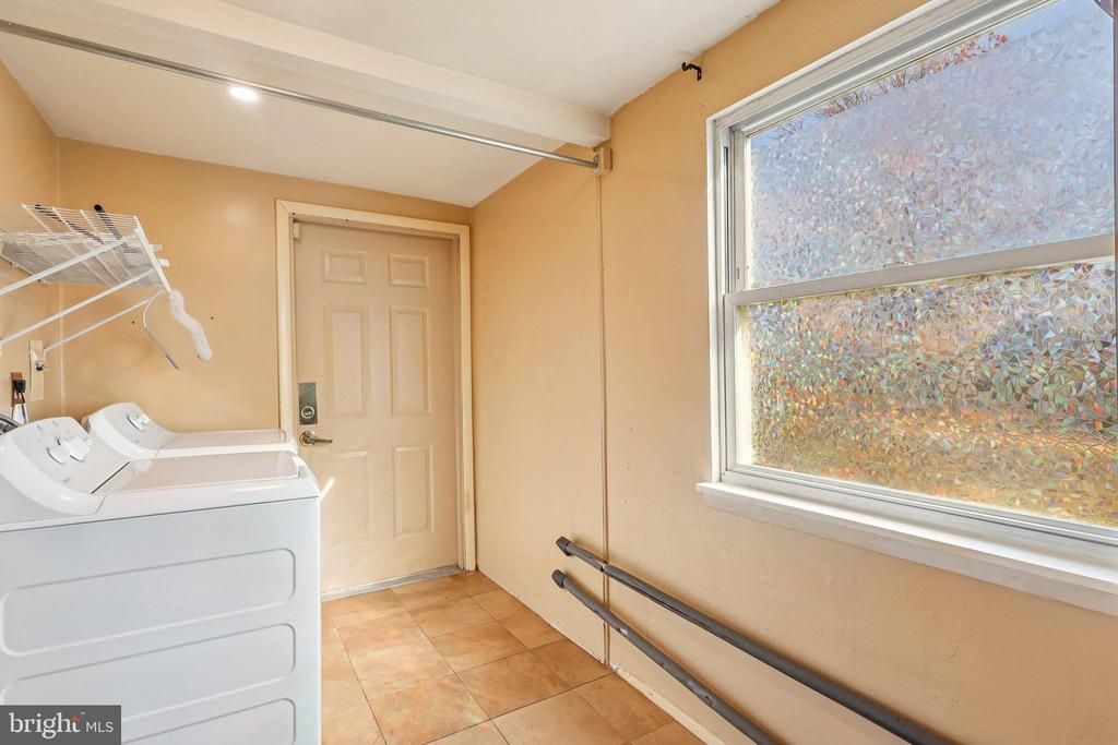 11 CRIMSON KING LANE