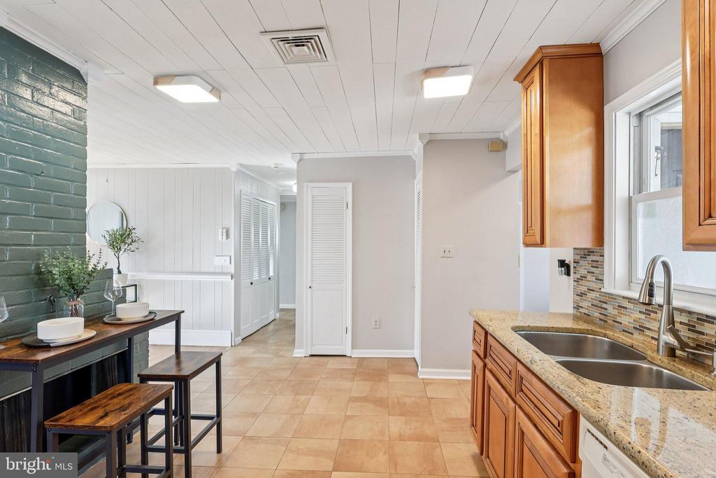 11 CRIMSON KING LANE