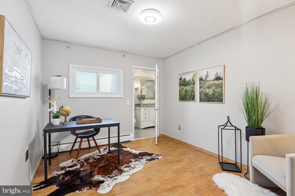 11 CRIMSON KING LANE
