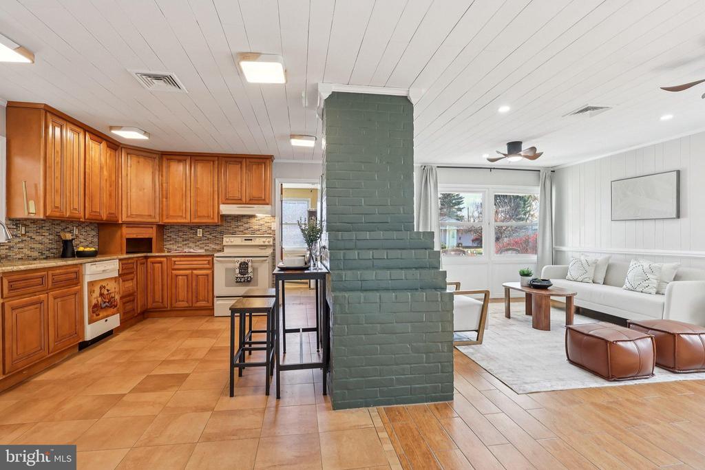 11 CRIMSON KING LANE