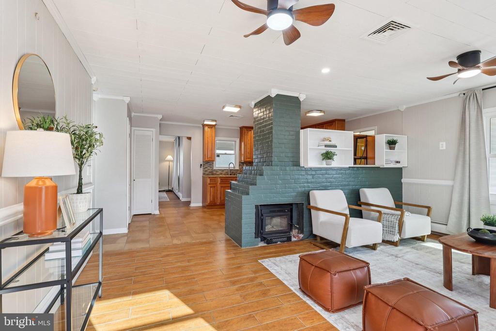 11 CRIMSON KING LANE