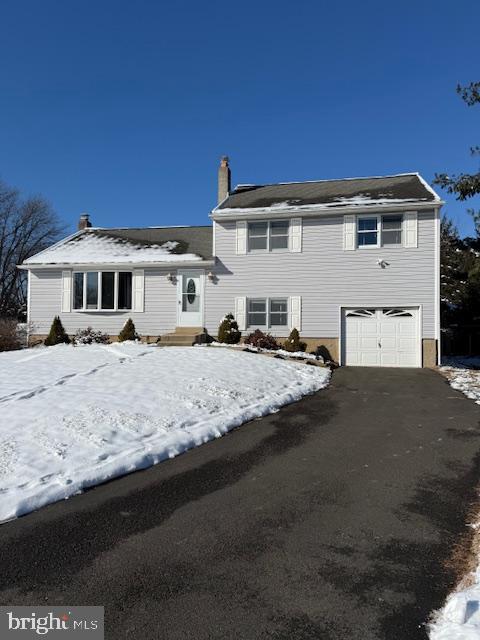 812 LILLIAN LANE