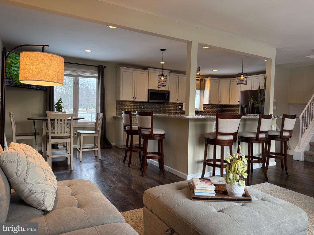 812 LILLIAN LANE