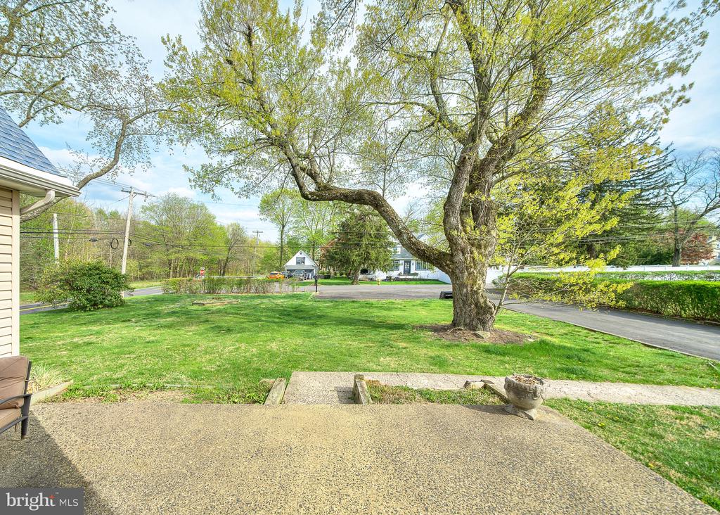 2194 HARMONY LANE