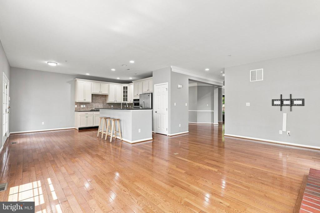 406 DORNISHWOOD PLACE