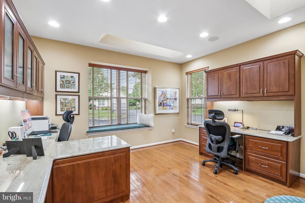 307 INGLETON COURT
