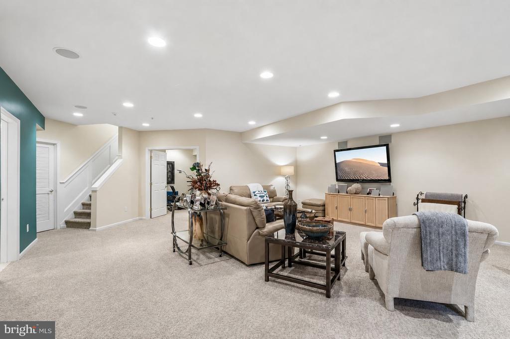 307 INGLETON COURT