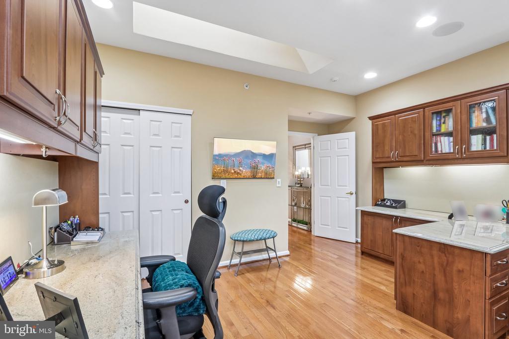 307 INGLETON COURT