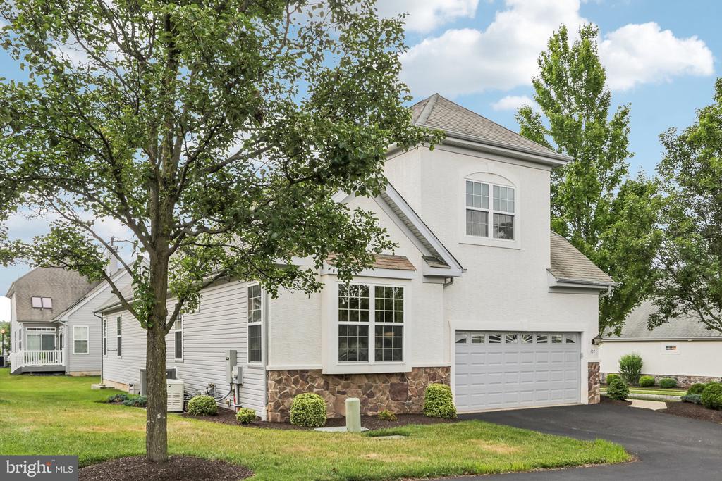 307 INGLETON COURT
