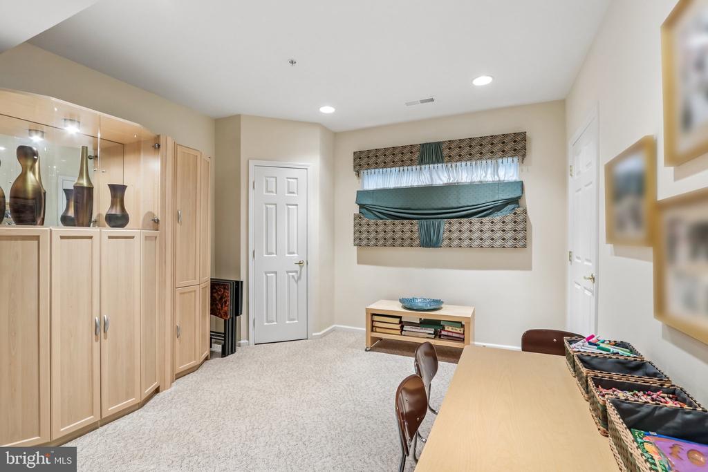307 INGLETON COURT