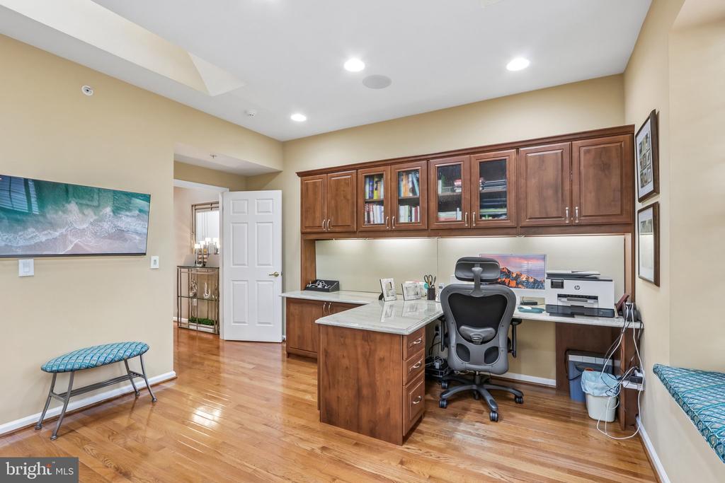 307 INGLETON COURT