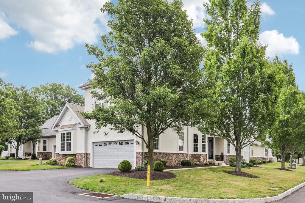 307 INGLETON COURT