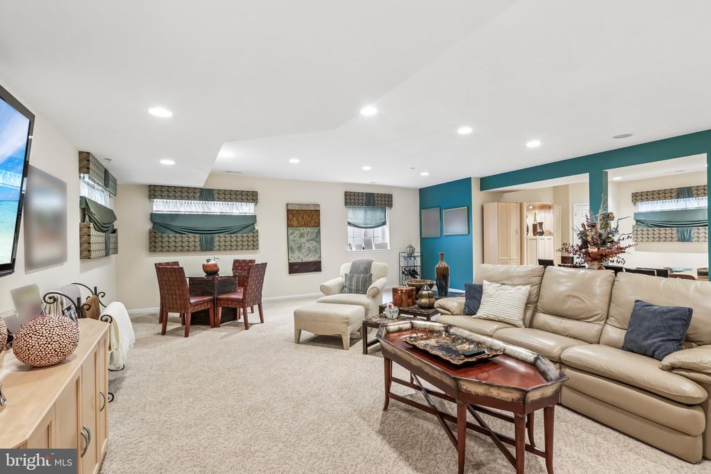 307 INGLETON COURT