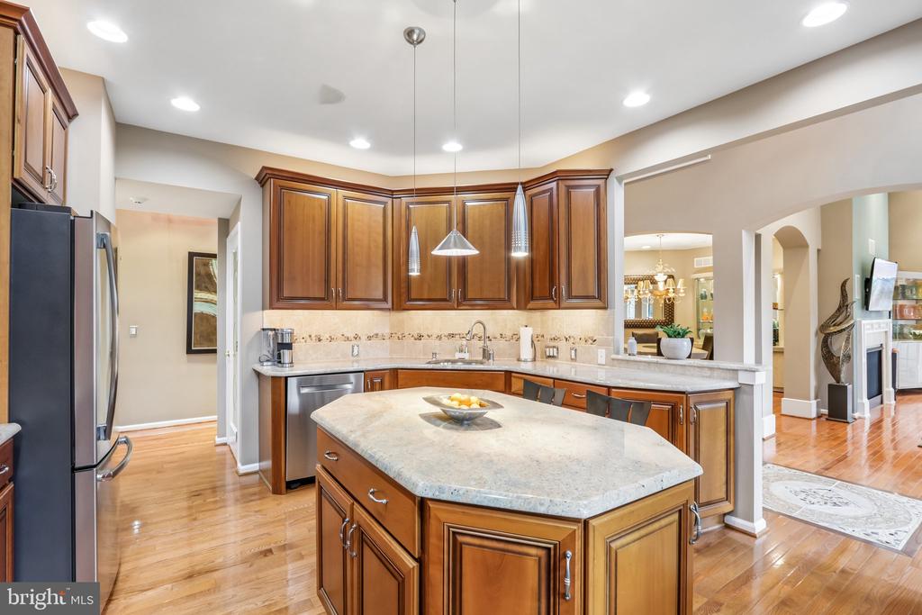 307 INGLETON COURT