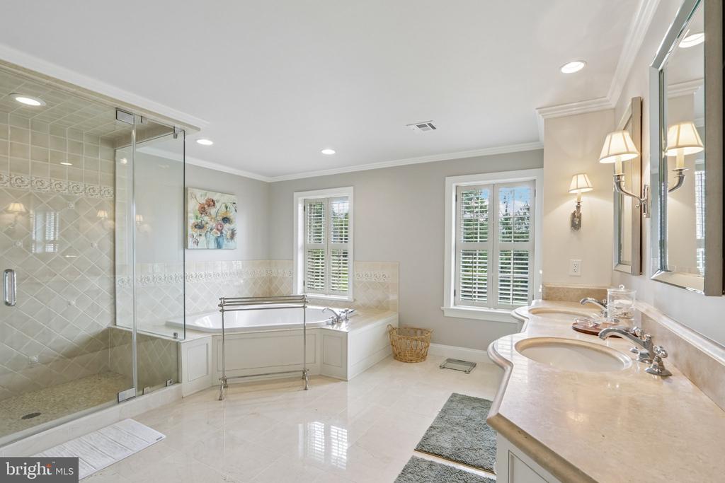 3696 COLDBROOK CIRCLE